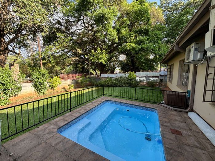 For Sale: House in Aquapark with 5 bedrooms, mini pool, solar power, and borehole.