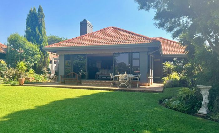 For Sale: House in Pecanwood Estate with golf views, garden, and security.