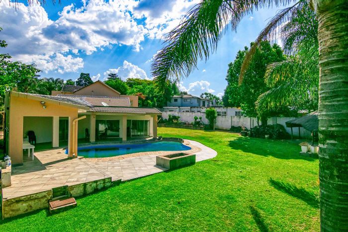 For Sale: 5-Bedroom House in Kelvin with pool, spacious yard, and double garage.