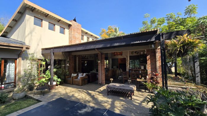 For Sale: Spacious 6-bedroom house in West Acres with versatile living spaces.