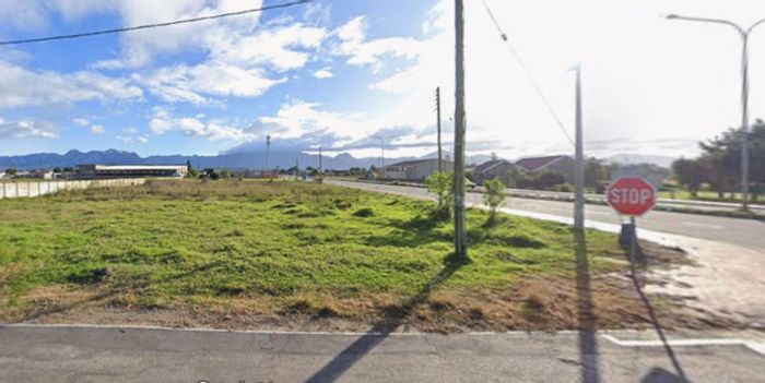 Vacant land for sale in Pacaltsdorp, ideal for residential development or business.