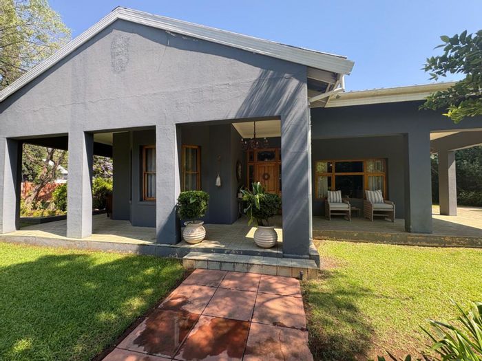 House For Sale in Memorial Road Area: 3 beds, flatlet, pool, ample parking.