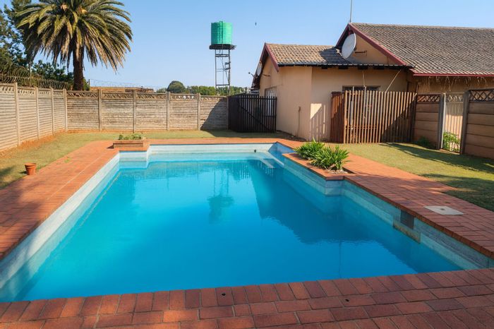 For Sale: Spacious Marister house with flats, pool, solar, and extensive amenities.