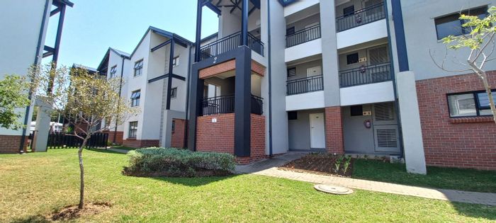 For Sale: 2-Bedroom Apartment in Randpark Ridge with Private Garden and Amenities.