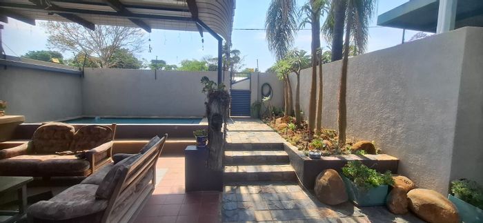 Versatile house in Polokwane Central with flats, pool, and business potential. For Sale.