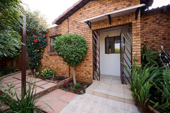 For Sale: House in Noordwyk with flatlet, braai courtyard, and ample parking.