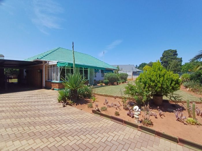 3-Bedroom House For Sale in Stilfontein Ext 4 with garage and carport.