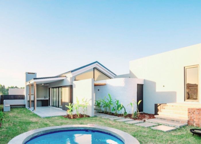 For Sale: House in Sheffield Beach with pool, garden, and estate amenities.