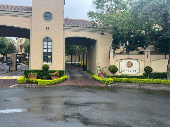 Lonehill Apartment For Sale: 2 beds, pool, clubhouse, secure estate living.