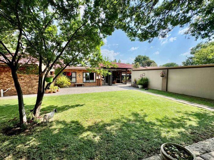 Spacious Secunda Central house with flatlets, solar power, and outdoor entertainment area. For Sale.
