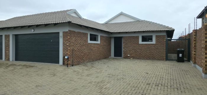 3-Bedroom Townhouse To Rent in Secunda Central with double garage and water backup.