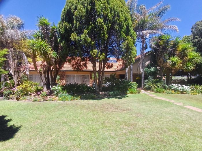 House for Sale in Wilkoppies: 4 Bedrooms, flatlet, pool, and borehole.