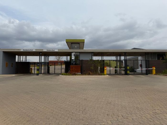 Riverside Park Apartment For Sale: 2 beds, parking, near amenities, strong rental potential.