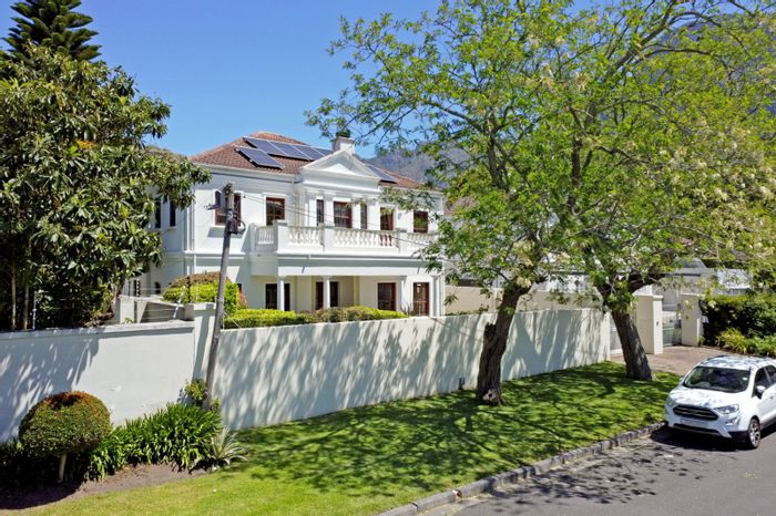 Newlands House For Sale: 4 bedrooms, garden, garage, security features, mountain views.