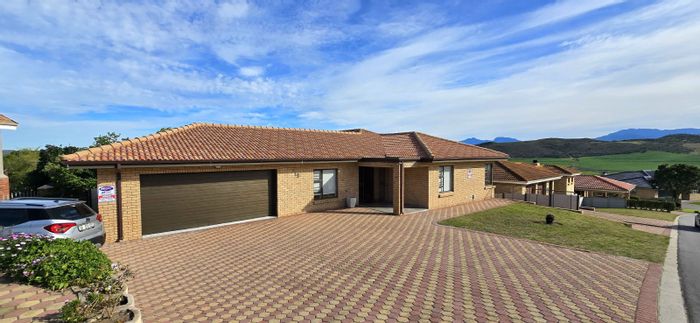 House To Rent in Reebok: 3 bedrooms, en suites, braai area, double garage.