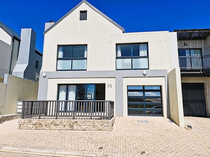 Hartenbos Heuwels Townhouse For Sale: 3 beds, river access, secure estate living.