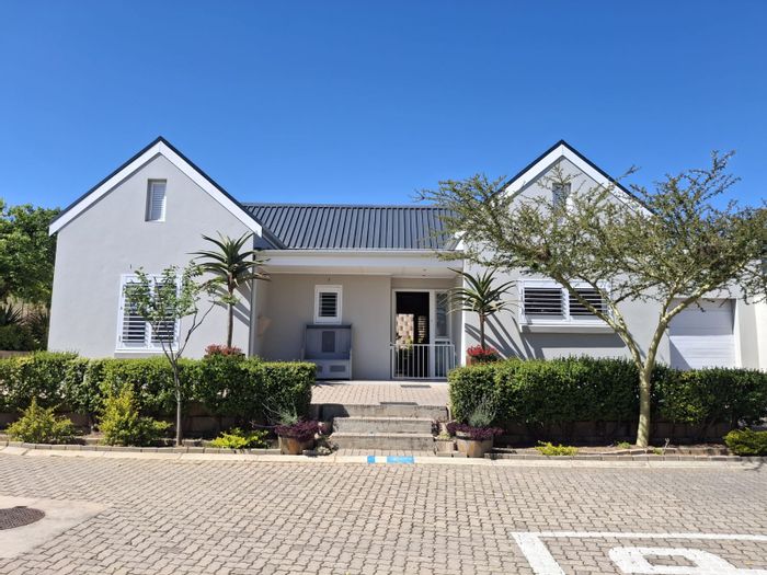 House for Sale in Klipfontein AH: 3 beds, garden, garage, retirement community amenities.