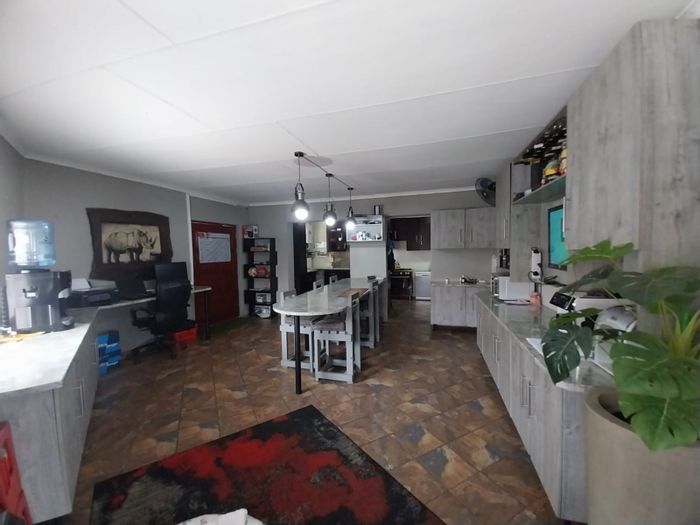 For Sale: House in White River Ext 3 with pool, flat, and ample parking.