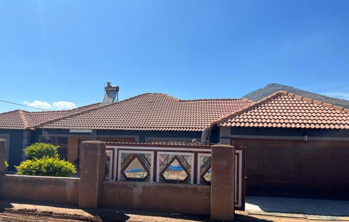 4-Bedroom House in Burgersfort Rural For Sale: Spacious yard, close to amenities.