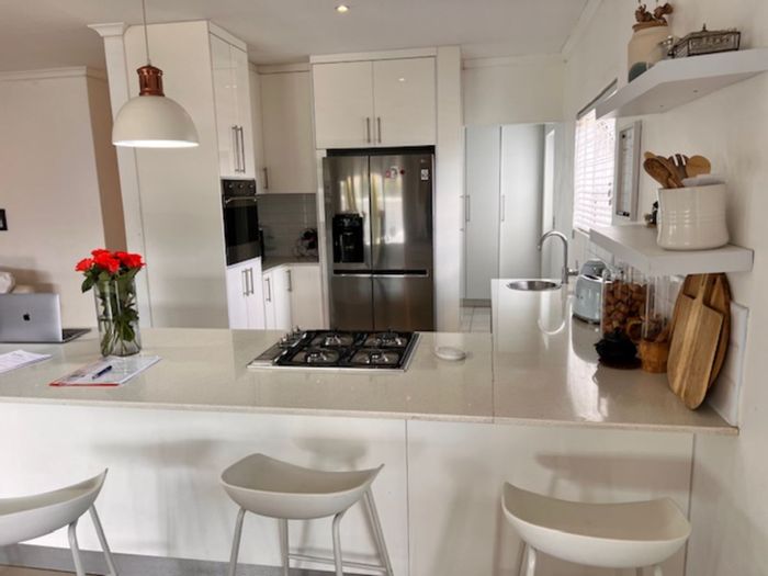 Croydon House For Sale: 4 Bedrooms, fireplace, patio with braai, double garage.