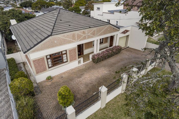 Spacious Newton Park house with open-plan living, garden, and security features for sale.