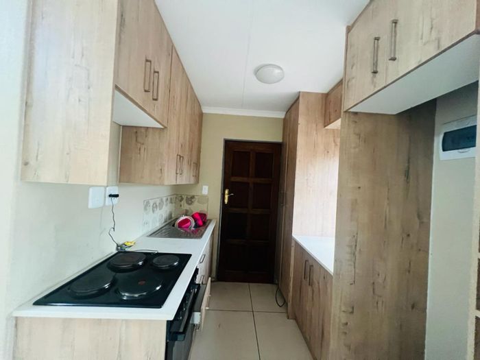 2 Bed House For Sale in Kya Sands with built-in kitchen and parking.