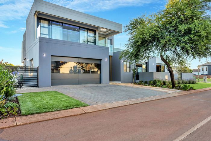 For Sale: House in The Hills Game Reserve Estate with pool, garage, and game reserve access.