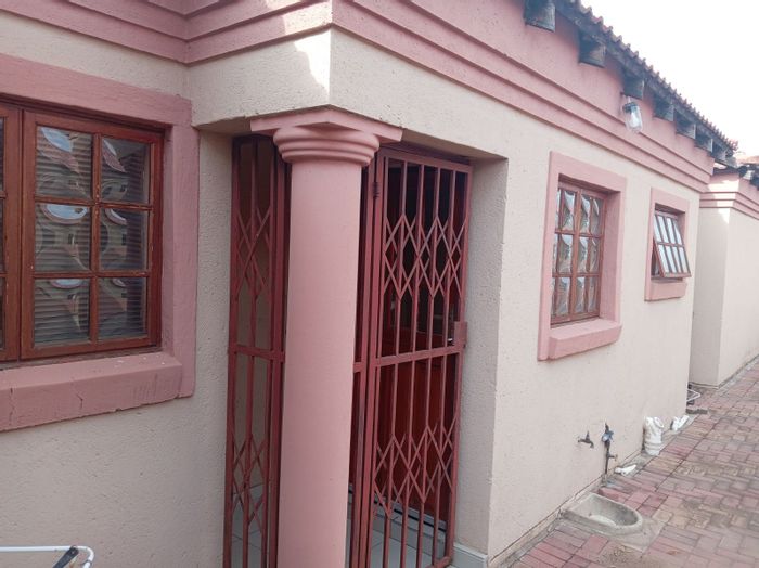 For Sale: House in Mahlako-a-phahla Gardens with 3 beds, double garage, secure living.
