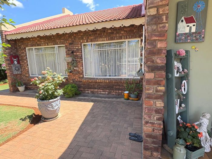 For Sale: Townhouse in Camelot with 3 bedrooms, double garage, and private garden.