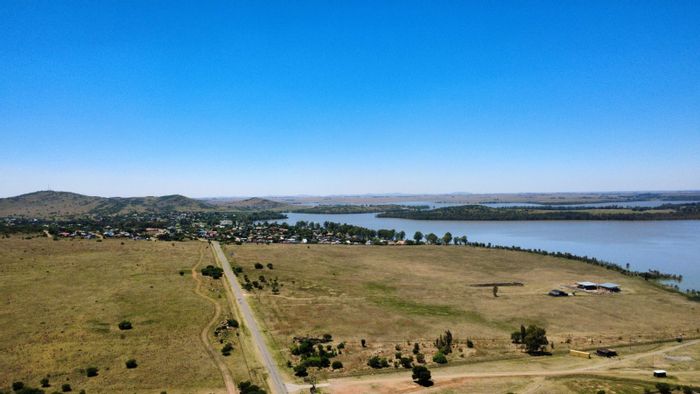 Vacant Land Residential in Vaal Marina Central For Sale – 1.3 ha with game views.