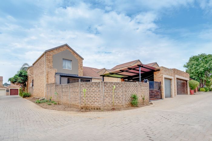 For Sale: 3-Bedroom Townhouse in Wilgeheuwel with patio, garage, and garden.