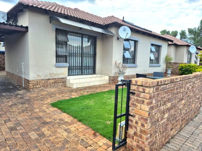3-bedroom house for sale in Chantelle with 24-hour security and private garden.