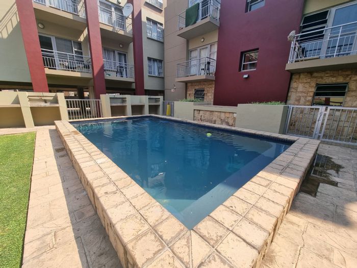 Die Bult Apartment For Sale: 1km from NWU, pool, loft space, secure living.