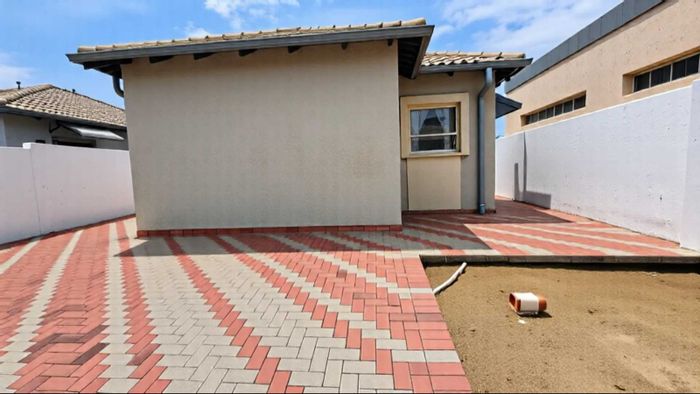 Riverside View House For Sale: 3 Bedrooms, ample parking, close to amenities.