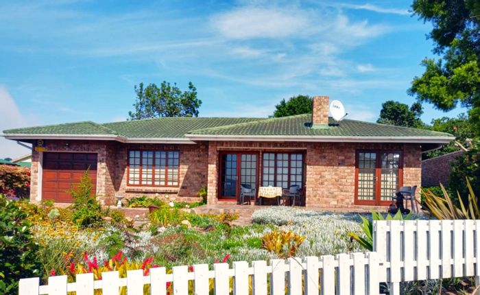 For Sale: House in Groenvallei with 3 bedrooms, lake views, and double garage.