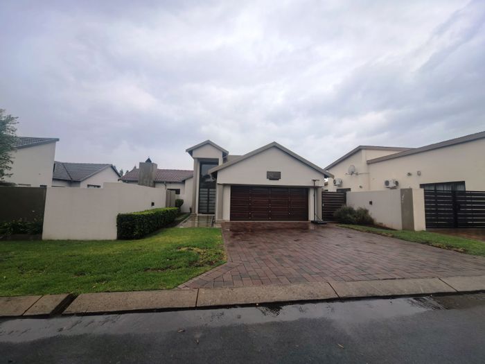 Celtisdal House For Sale: 3 Bedrooms, 3 Bathrooms, Double Garage, Helper's Room.