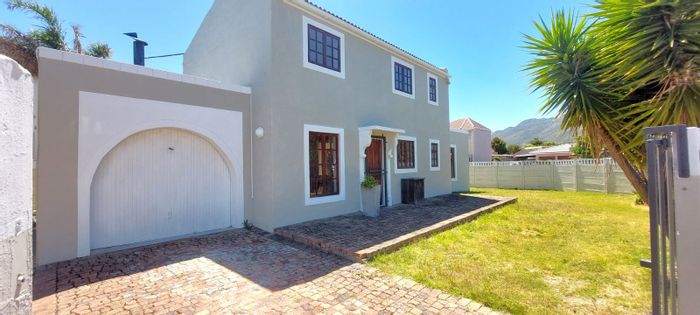 For Sale: House in Dobson with 3 bedrooms, garage, and pet-friendly garden.