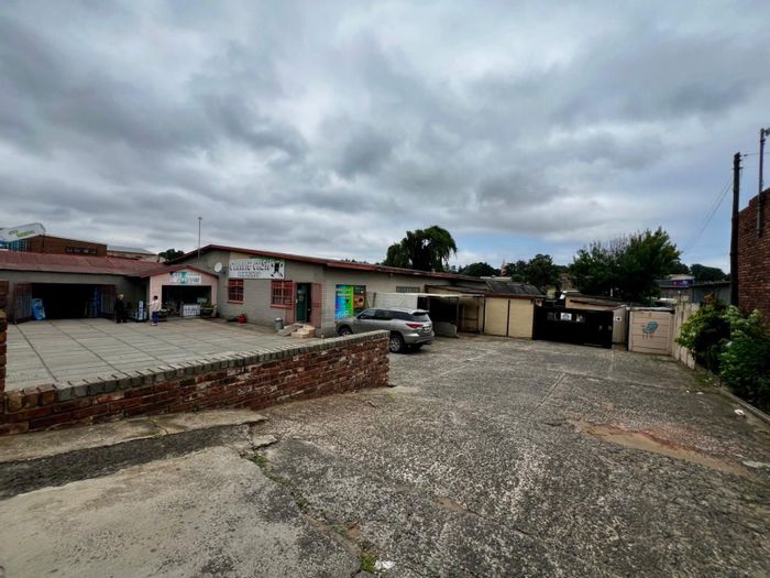 Retail Property For Sale in Ermelo Central: High visibility, ample parking, flexible space.