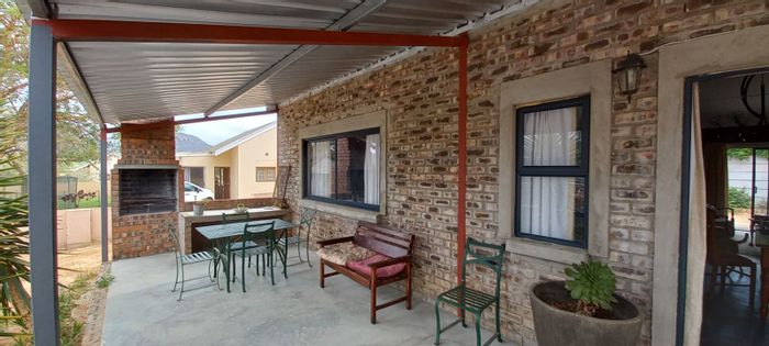 Calitzdorp Central House For Sale: 4 bedrooms, outdoor braai, mountain views.