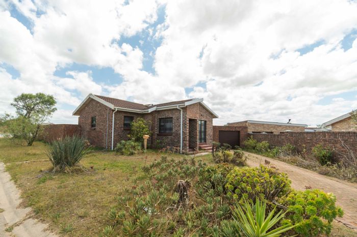 Heath Park House For Sale: 3 Bedrooms, Garage, Spacious Living Areas, Great Investment.