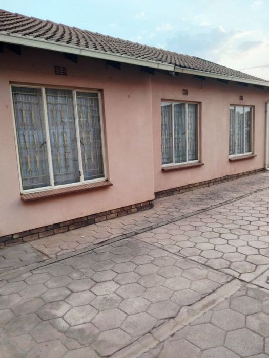 3-Bedroom House in Mamelodi East For Sale, Ideal for Investors and First-Time Buyers