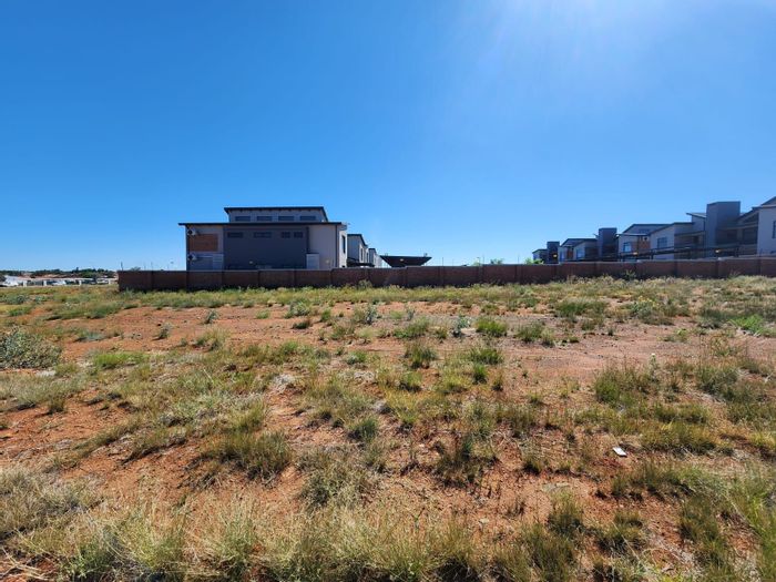 For Sale: Vacant Land Residential in El Toro Park, 529m2, fully serviced plot.