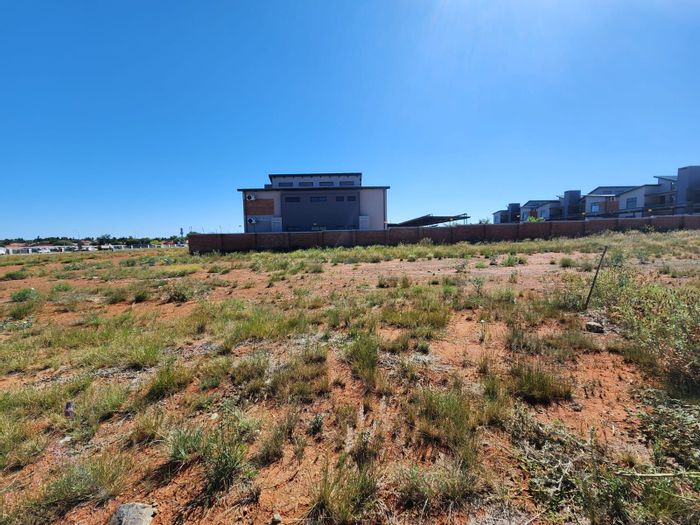 Vacant Land Residential For Sale in El Toro Park, 529m2, fully serviced plot.