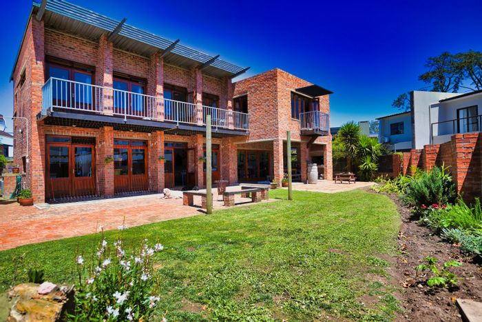 For Sale: House in King George Park with open-plan living, inverter system, and mountain views.