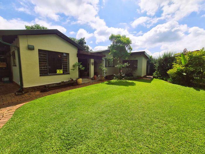 Doringkloof House For Sale: 4 bedrooms, solar system, lapa, spacious garden.