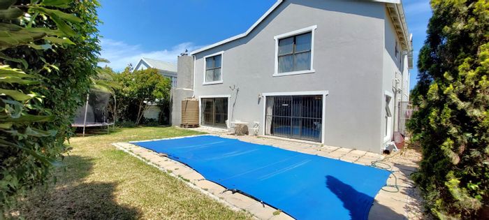 Pine Acres House For Sale: Spacious 4-bedroom home with pool, garage, and garden.