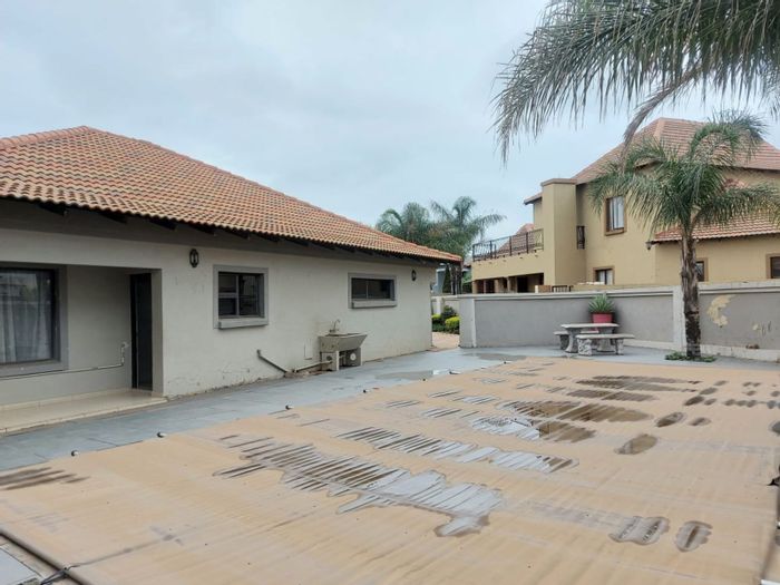 For Sale: Townhouse in Savannah Country Estate with pool, 4 bedrooms, and garages.