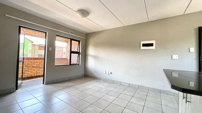 For Sale: 2-bedroom apartment in La Montagne with communal gardens and 24-hour security.