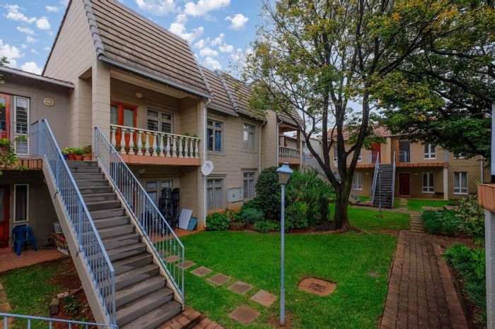 For Sale: Apartment in Montgomery Park with pool, security, and close to universities.