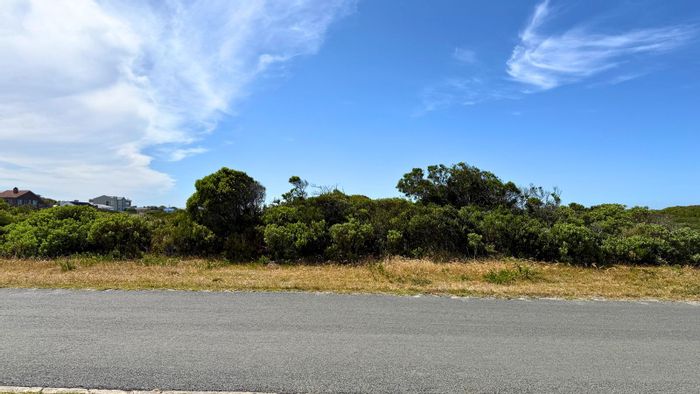 Prime 385m² vacant land in Pearly Beach, Business 3 zoning, coastal access. For Sale.